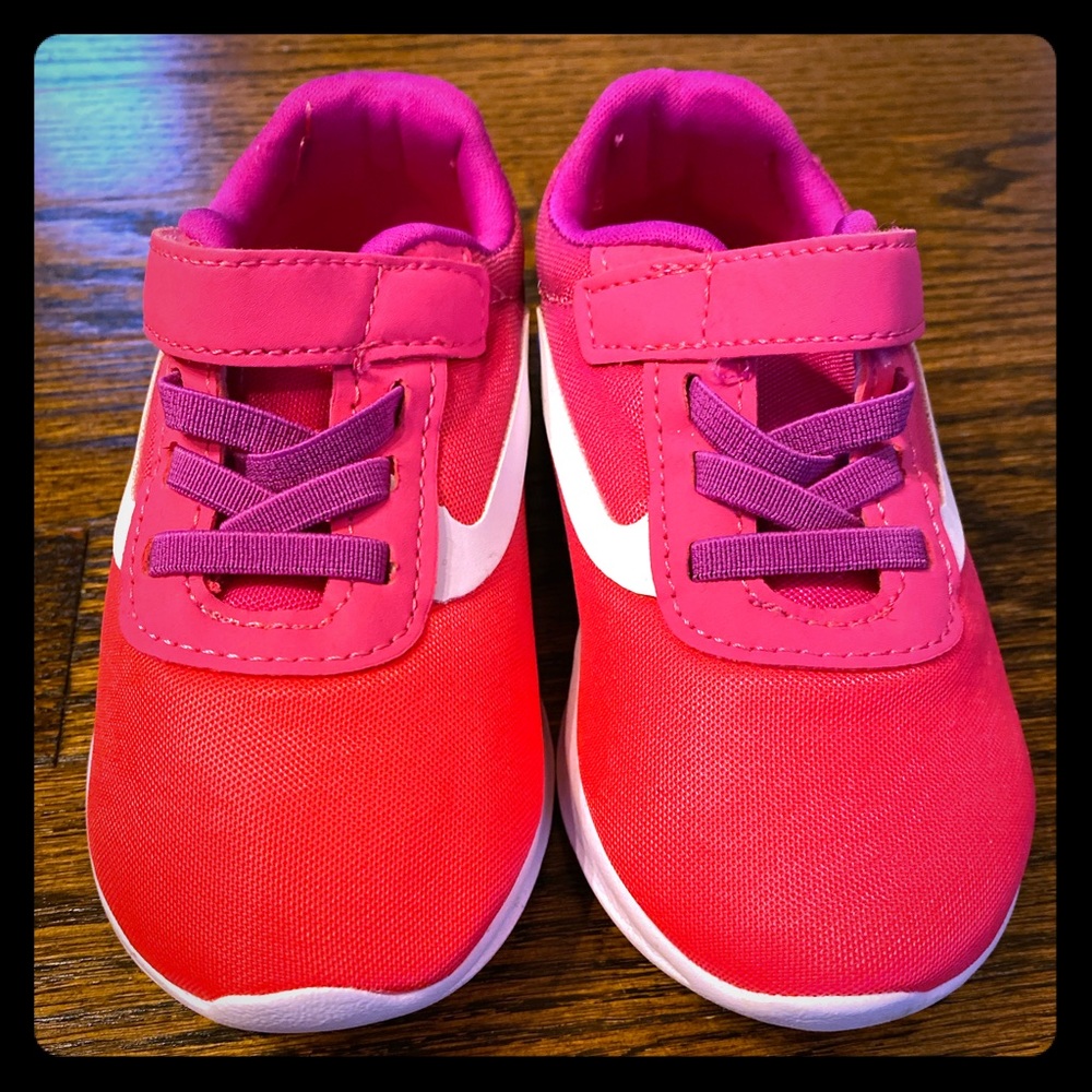 Girls sneakers